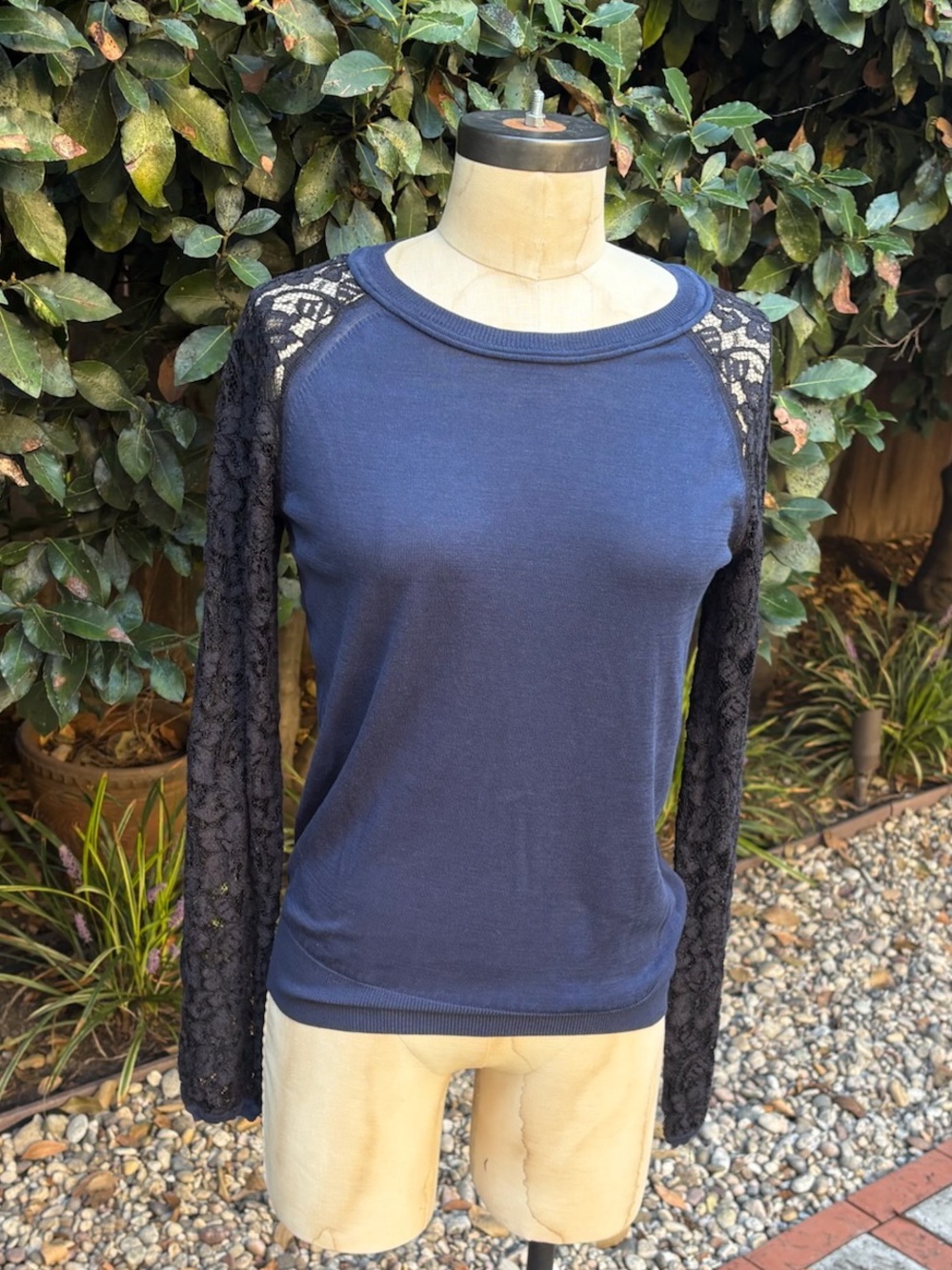 Diane von Furstenberg elegant lace sleeves and back sweater - size S